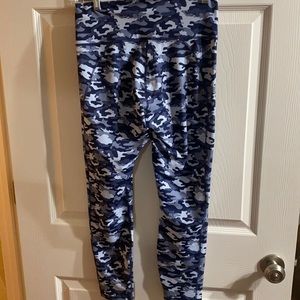 Fabletics blue and white camo leggings size medium